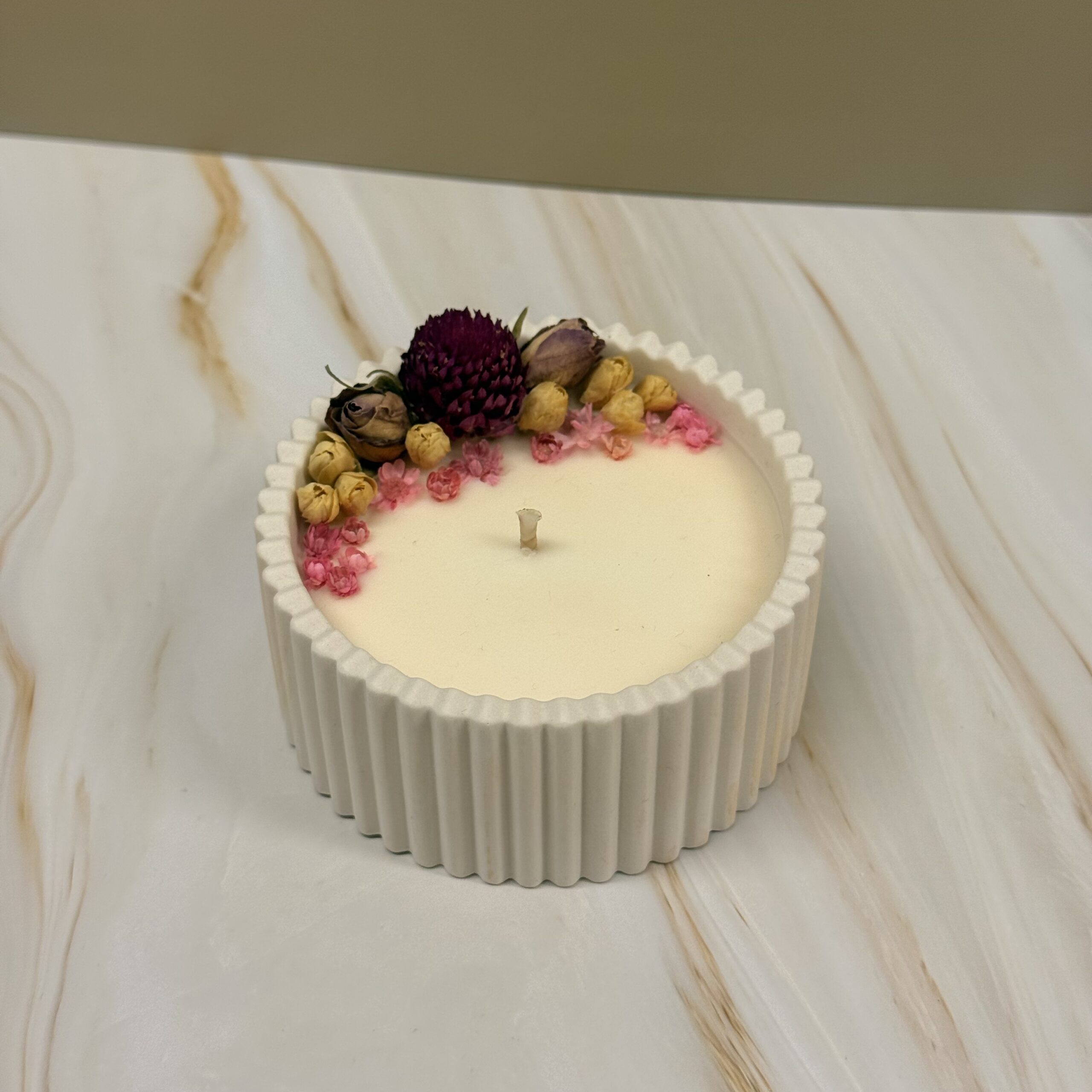 Sojavahaküünal Meresool ja orhidee Kuivatatud lilledega 2 Sojavahaküünal Meresool ja orhidee Kuivatatud lilledega - Image 2