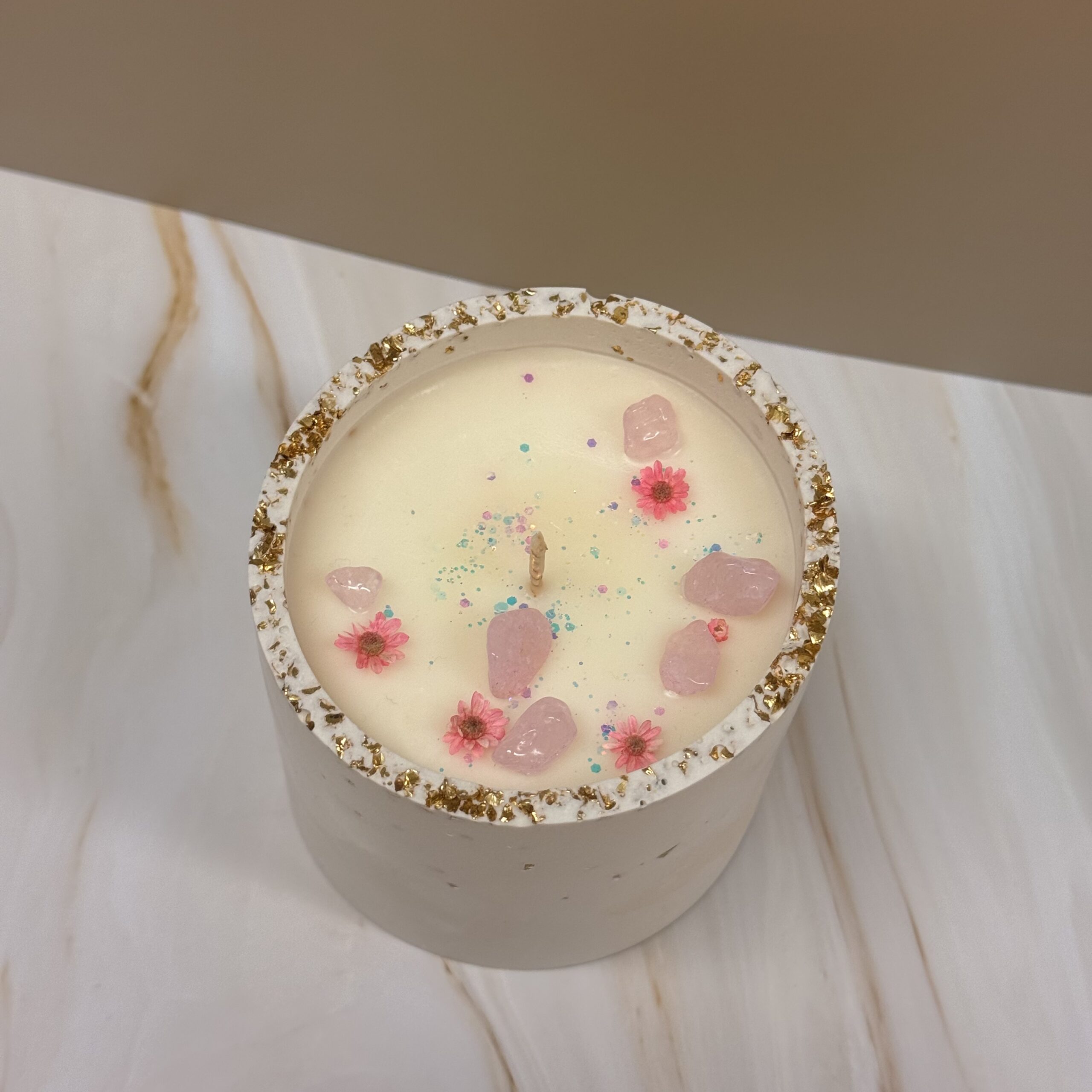 Sojavahaküünal Roosa kvartsiga 220g 2 Sojavahaküünal Roosa kvartsiga 220g - Image 2